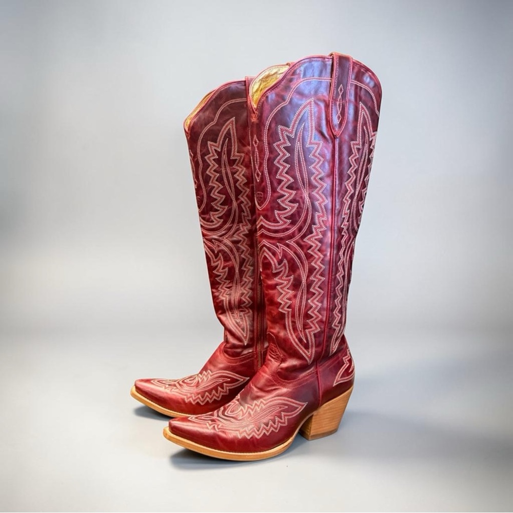ARIAT WOMEN'S CASANOVA WESTERN
BOOTS - SNIP TOE DARK RED FESTIVAL BOOT 11